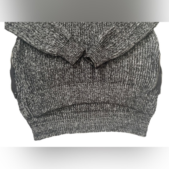 Zara Women’s Turtleneck Asymmetrical Knit Sweater Size M - Picture 7 of 9